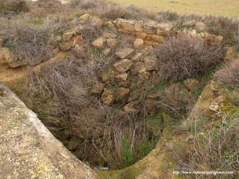 ALJIBE EN ROCA PRXIMA AL TEMPLO